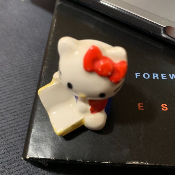 VTG Hello Kitty Ceramic Figurine Miniature 1.5" Book Reading Library 90s Sanrio - Picture 6 of 8